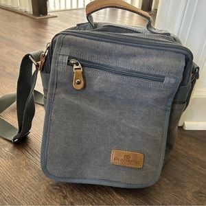 NWOT canvas messenger bag gray